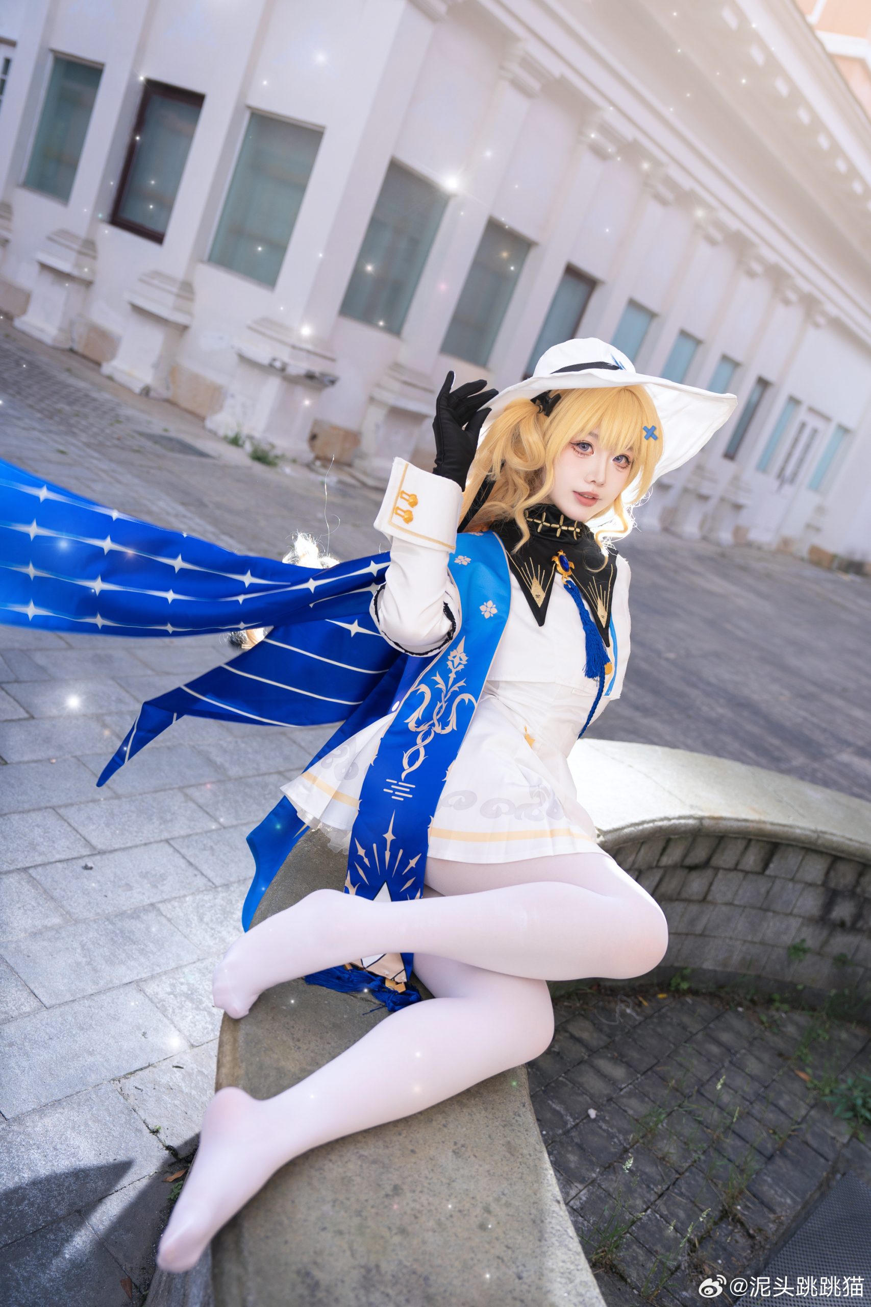 cosplay 岁主在上，愿你的旅途永远有爱与光明垂耀。 鸣潮 菲比@泥头跳跳猫-米哈社