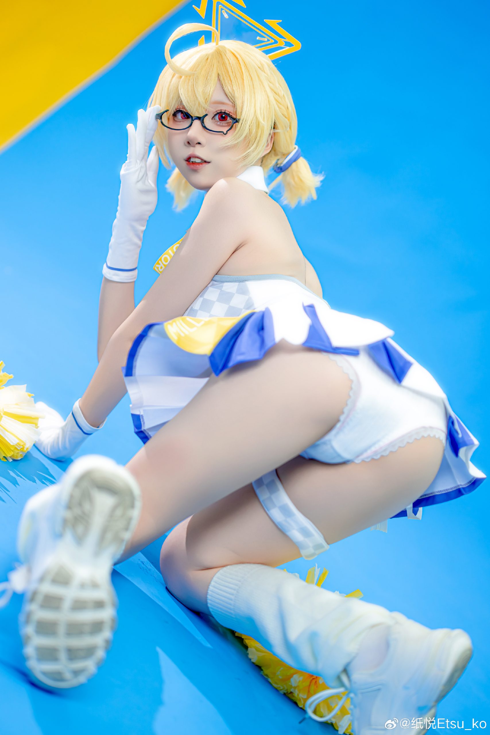 cosplay 诶！？我在最前排吗！？明明是应援人员！？蔚蓝档案 丰见小鸟@纸悦Etsu_ko-米哈社