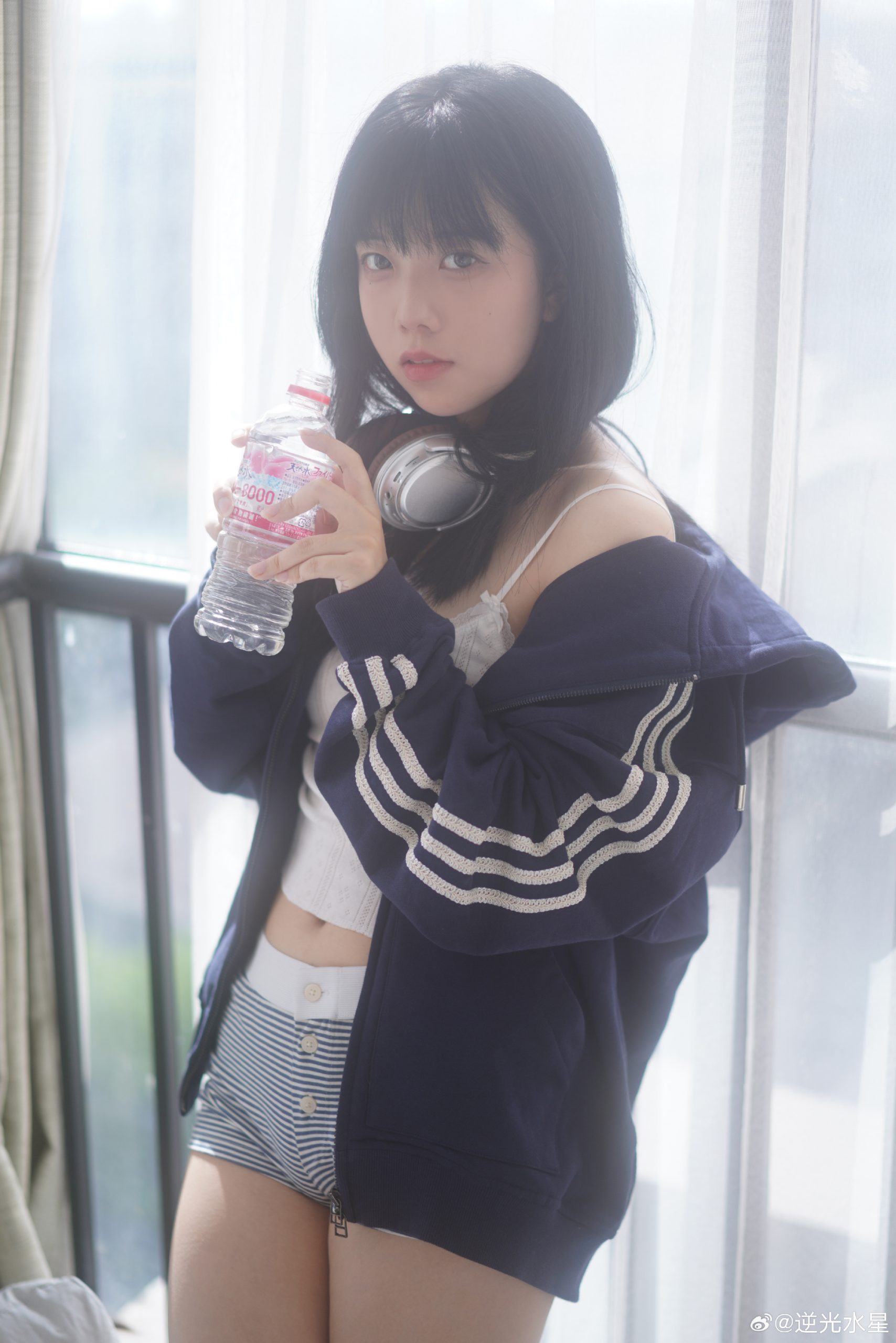 ×亚麻质地的少女@逆光水星-米哈社