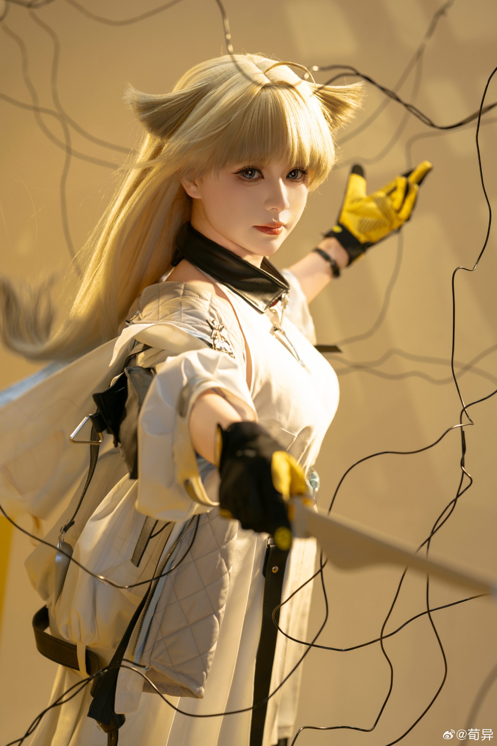 COSPLAY 欢迎回归终末地，管理员 明日方舟终末地 佩丽卡@荀异-米哈社