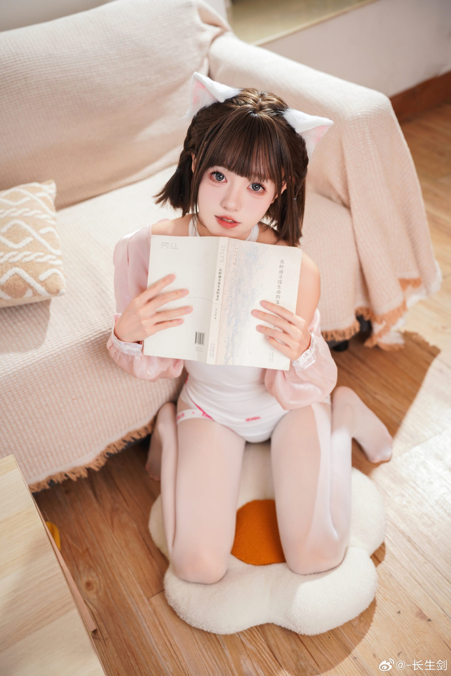 跟前面发的那两组一起拍的，是喵喵的单人部分~ @喵喵不吃鱼w-米哈社